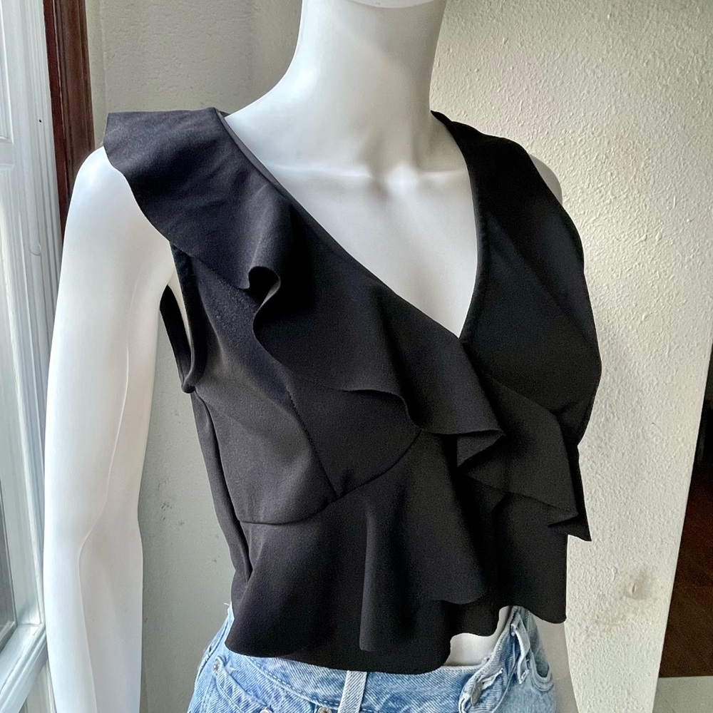 PrettyLittleThing Ruffle Crop Top - Picture 2 of 6